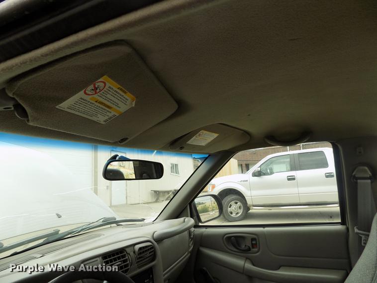 image for item DB9211 2002 Chevrolet S10 pickup truck