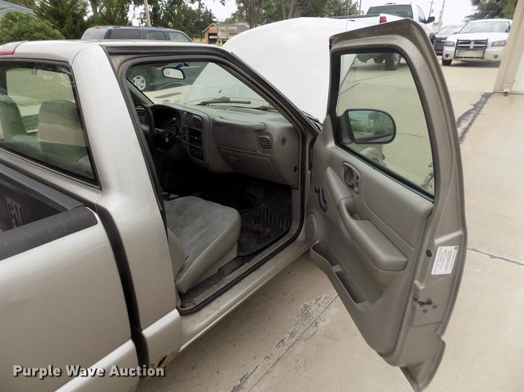 image for item DB9211 2002 Chevrolet S10 pickup truck