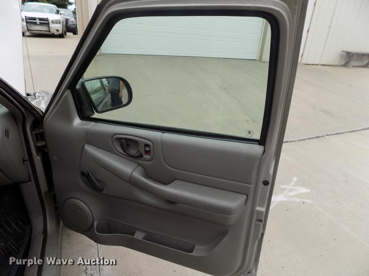 image for item DB9211 2002 Chevrolet S10 pickup truck