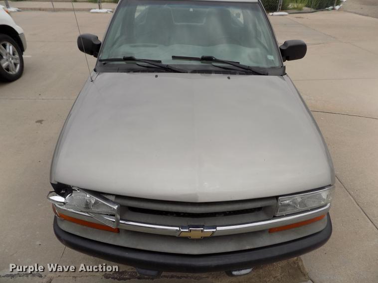 image for item DB9211 2002 Chevrolet S10 pickup truck