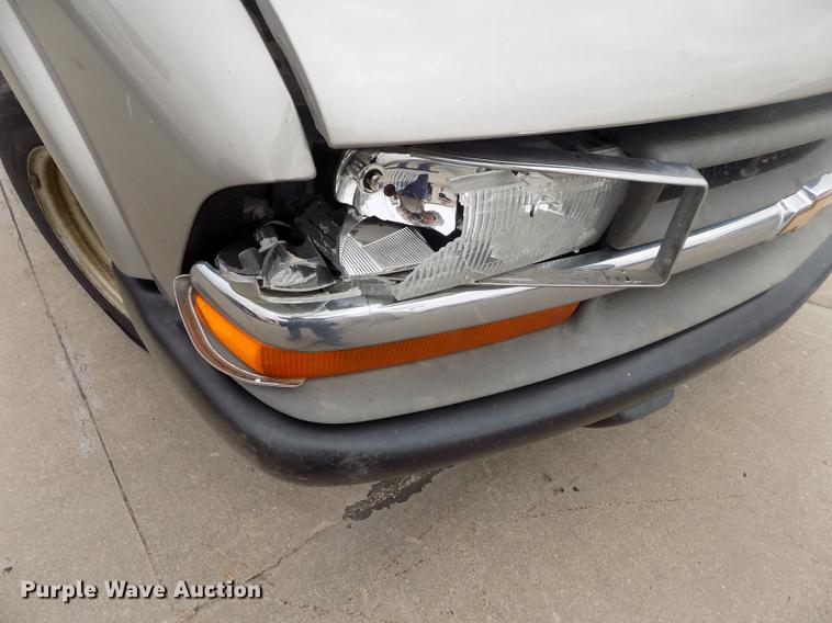 image for item DB9211 2002 Chevrolet S10 pickup truck