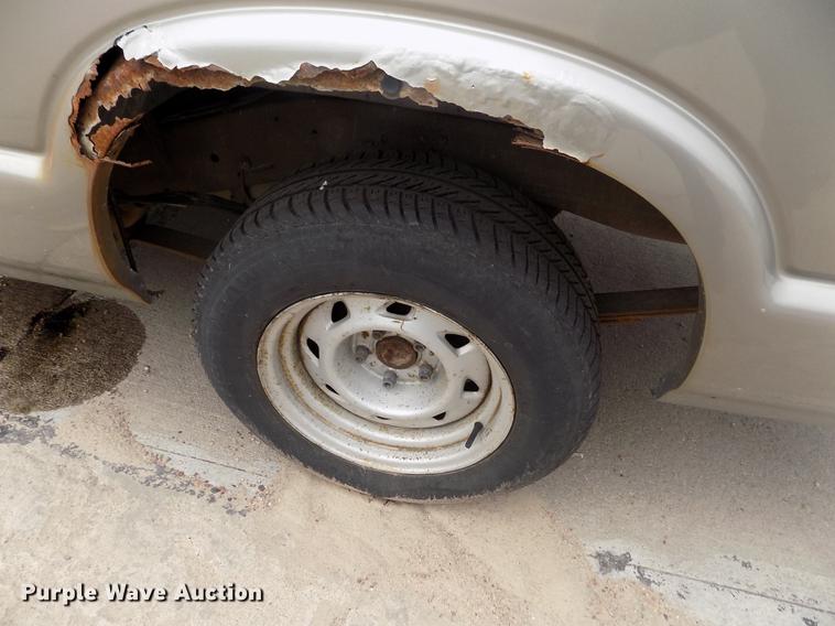 image for item DB9211 2002 Chevrolet S10 pickup truck