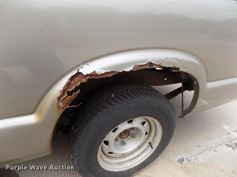 image for item DB9211 2002 Chevrolet S10 pickup truck