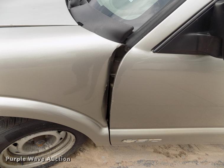 image for item DB9211 2002 Chevrolet S10 pickup truck