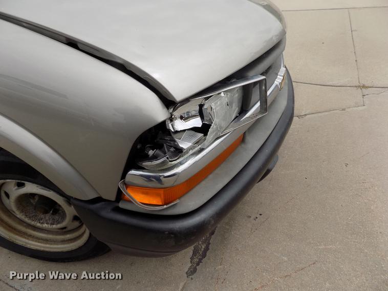 image for item DB9211 2002 Chevrolet S10 pickup truck