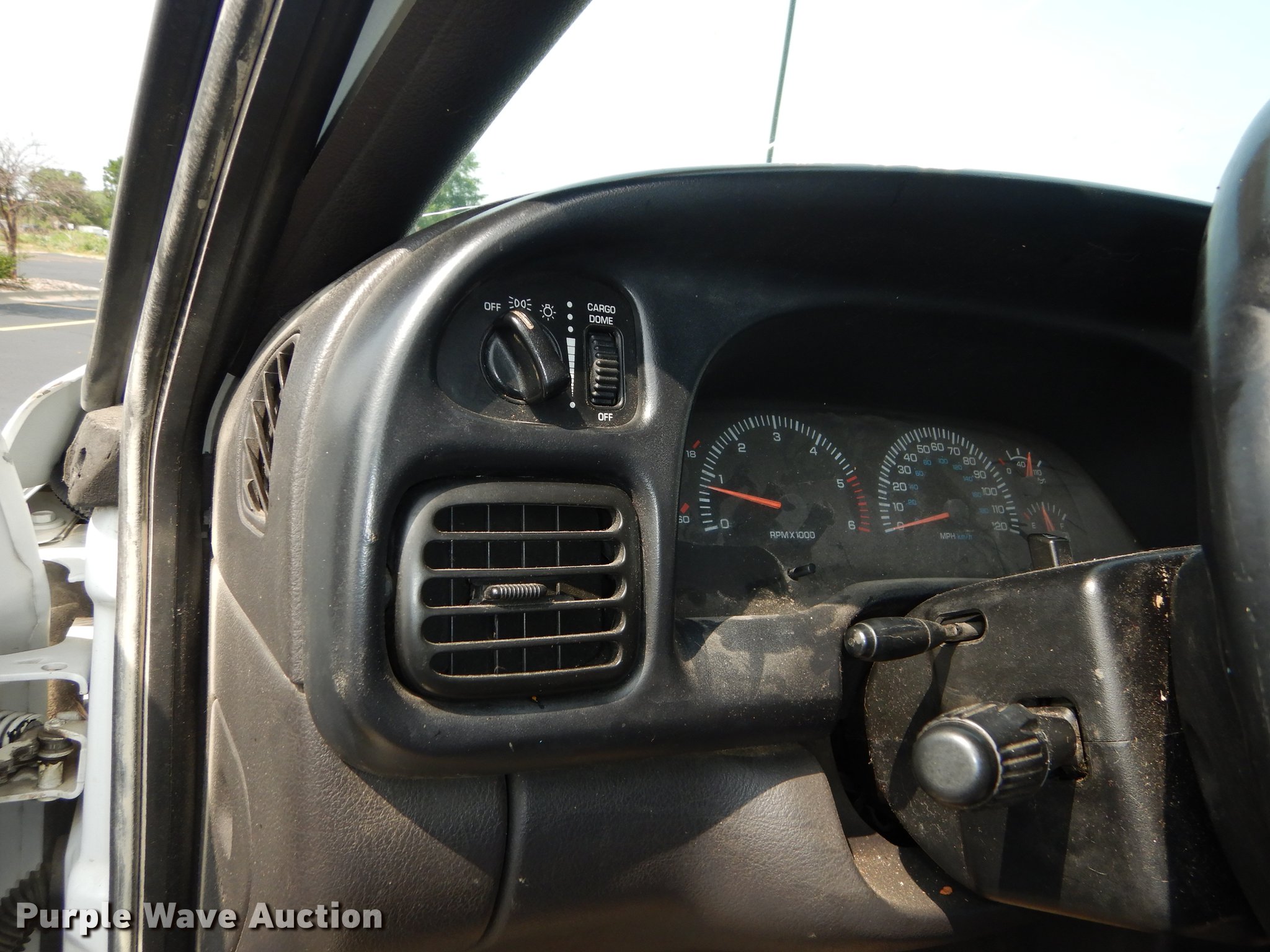 image for item DE1804 2001 Dodge Ram 1500 pickup truck