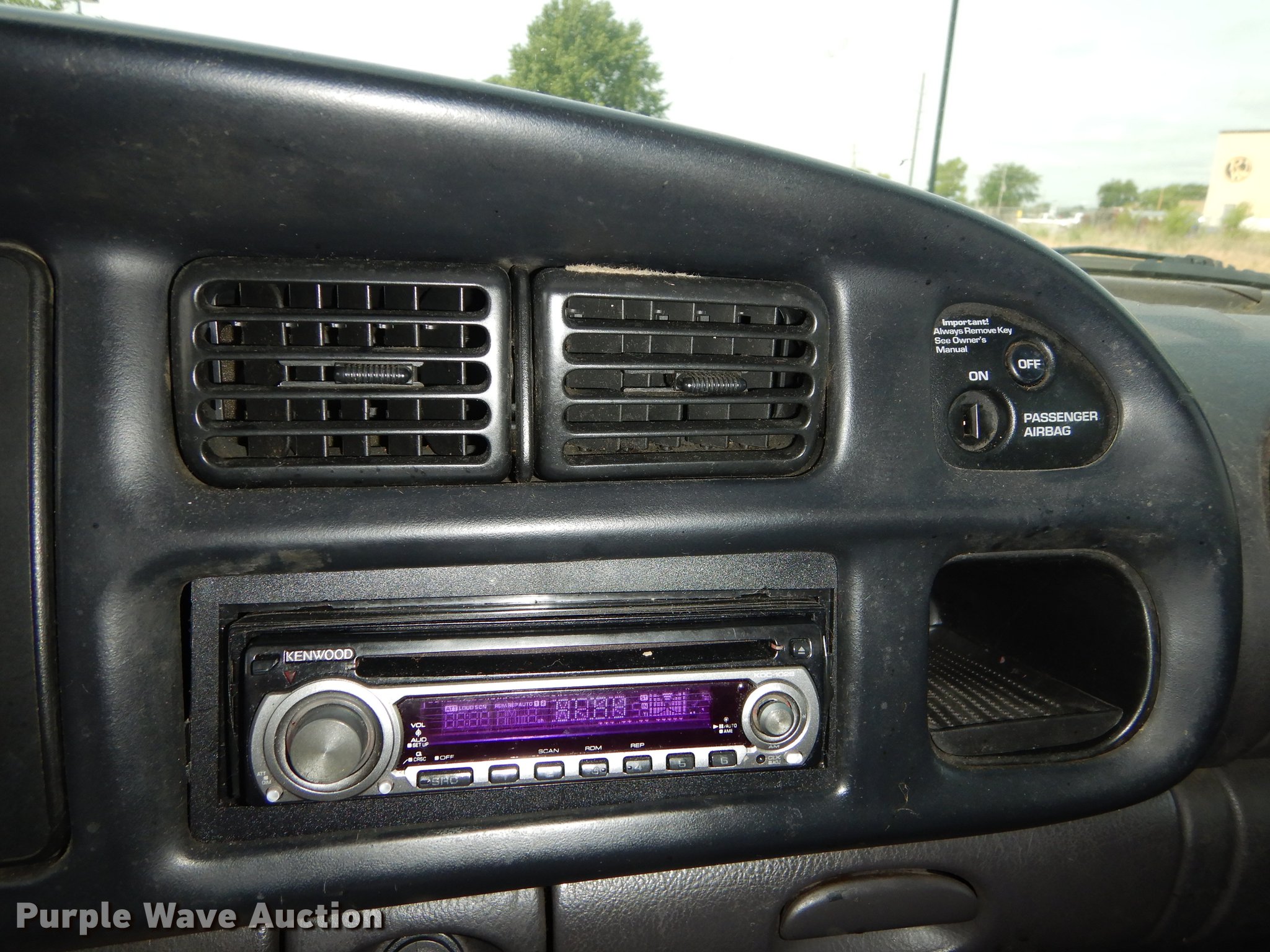 image for item DE1804 2001 Dodge Ram 1500 pickup truck