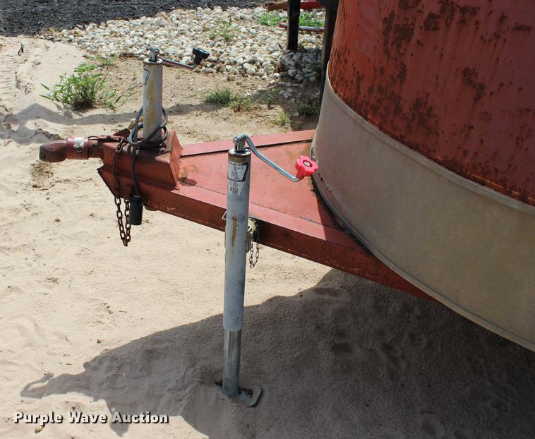 image for item BE9327 1993 Trailmaster livestock trailer