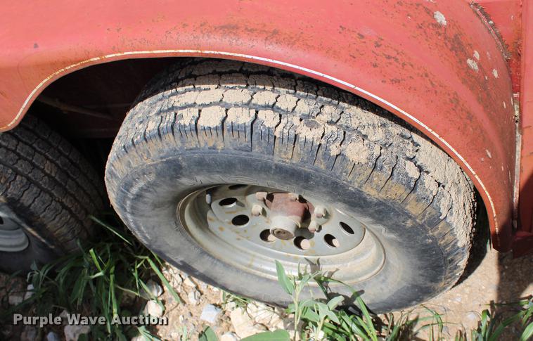 image for item BE9327 1993 Trailmaster livestock trailer