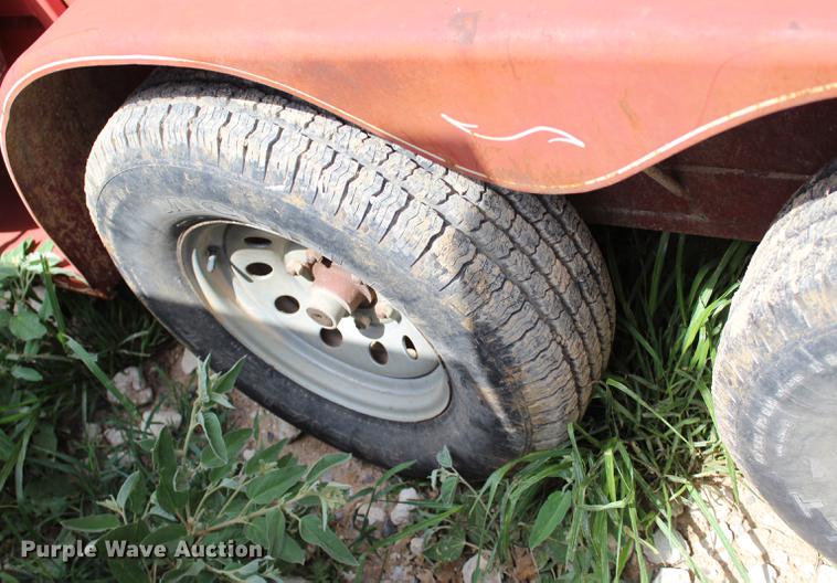 image for item BE9327 1993 Trailmaster livestock trailer