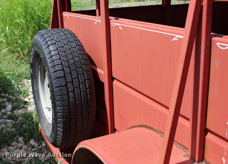 image for item BE9327 1993 Trailmaster livestock trailer