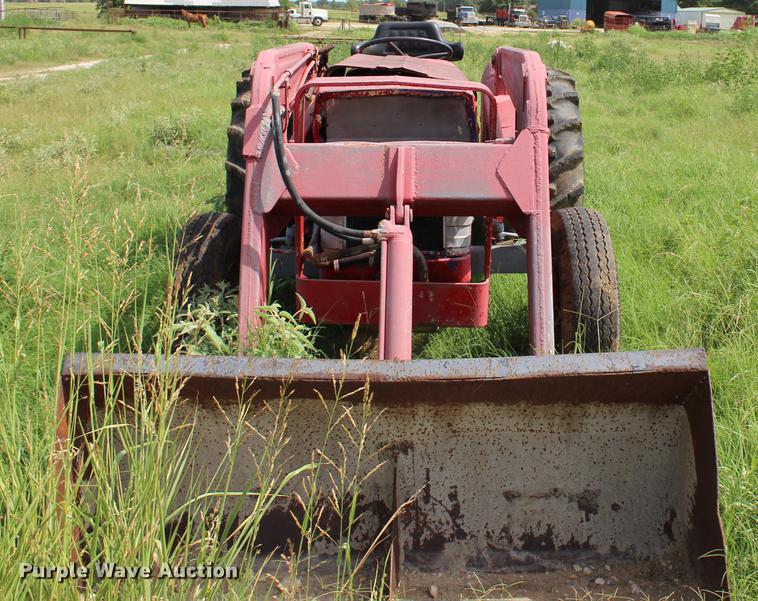 image for item BE9332 Massey-Ferguson tractor