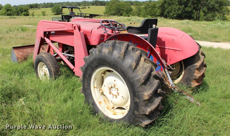 image for item BE9332 Massey-Ferguson tractor