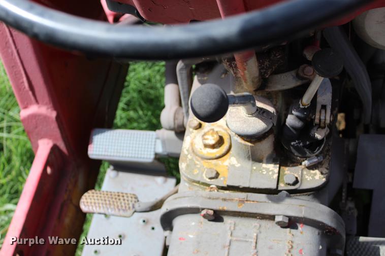 image for item BE9332 Massey-Ferguson tractor