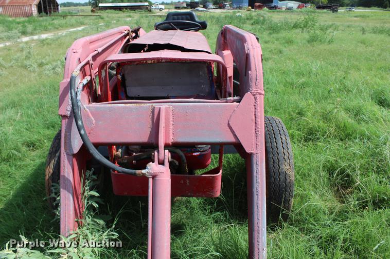 image for item BE9332 Massey-Ferguson tractor