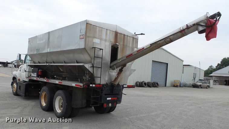 image for item DB7086 1995 Ford L9000 fertilizer truck