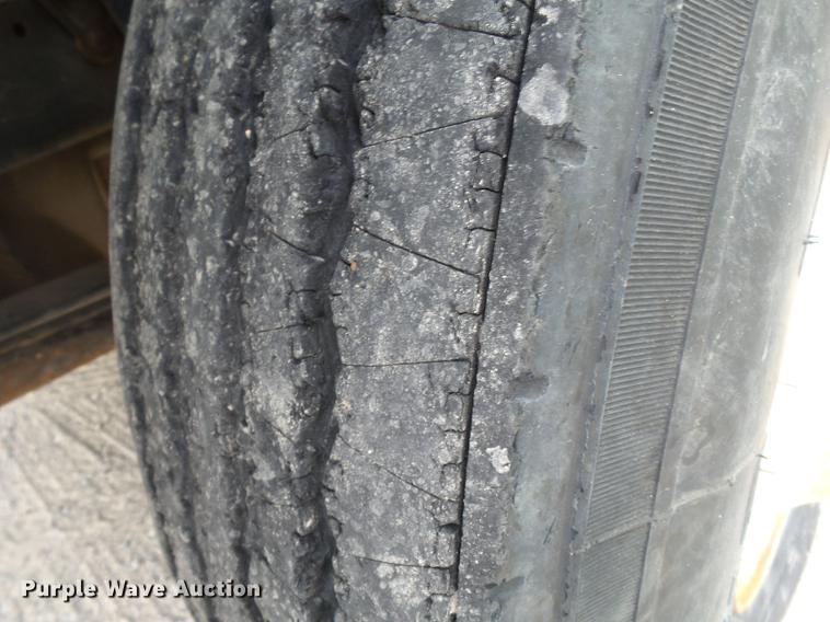 image for item DB7086 1995 Ford L9000 fertilizer truck