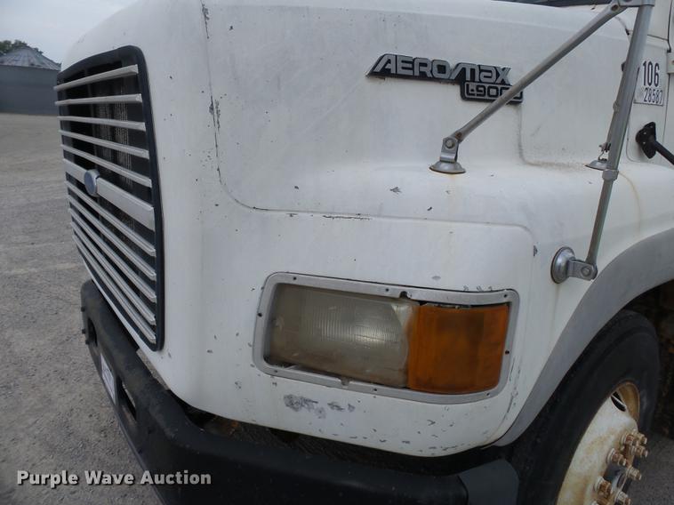 image for item DB7086 1995 Ford L9000 fertilizer truck