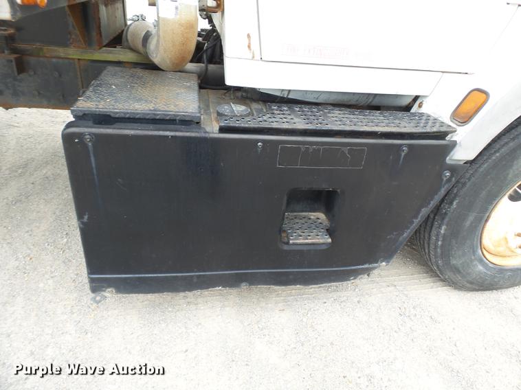 image for item DB7086 1995 Ford L9000 fertilizer truck