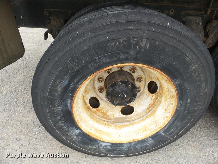 image for item DB7086 1995 Ford L9000 fertilizer truck