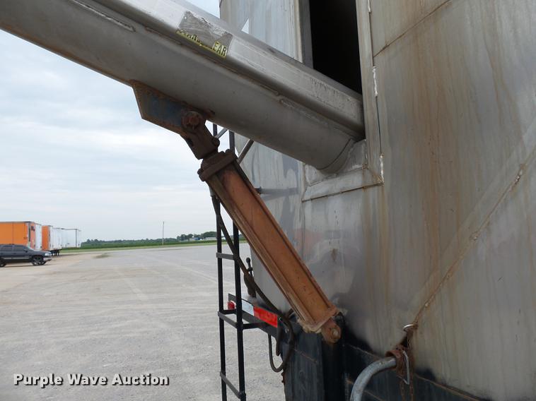 image for item DB7086 1995 Ford L9000 fertilizer truck