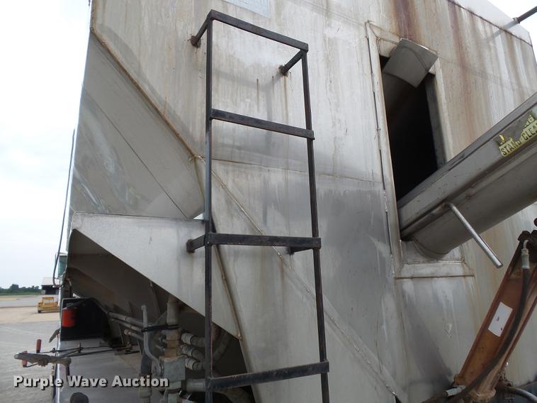 image for item DB7086 1995 Ford L9000 fertilizer truck