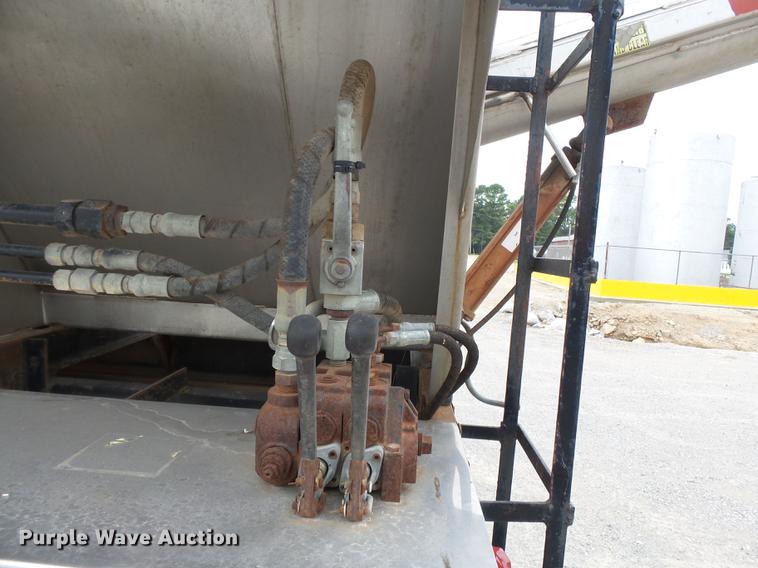 image for item DB7086 1995 Ford L9000 fertilizer truck