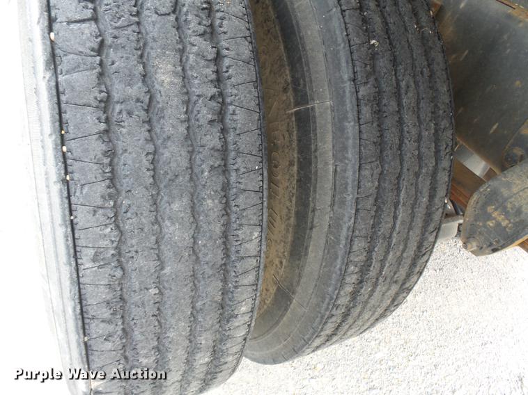 image for item DB7086 1995 Ford L9000 fertilizer truck