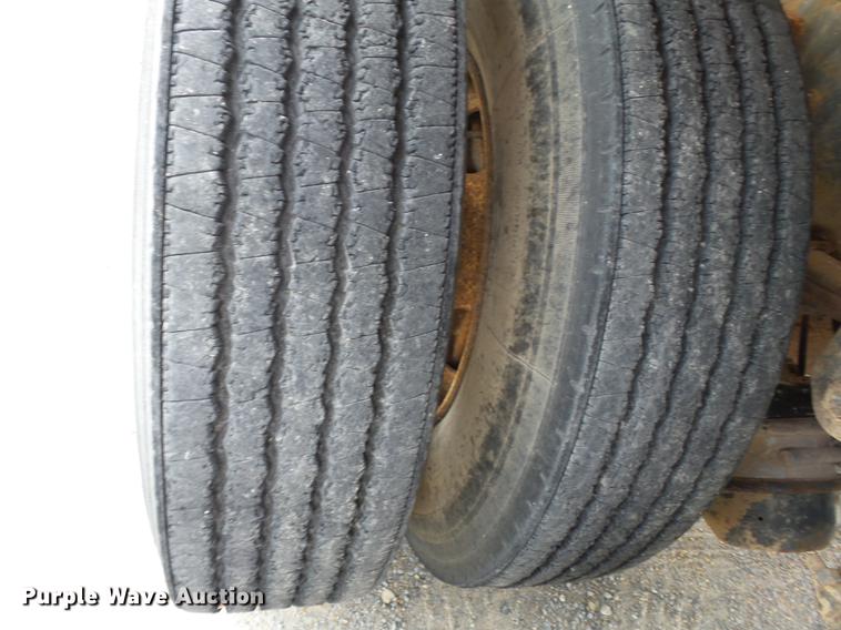 image for item DB7086 1995 Ford L9000 fertilizer truck