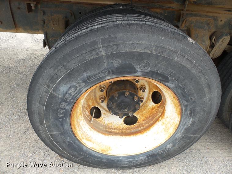 image for item DB7086 1995 Ford L9000 fertilizer truck