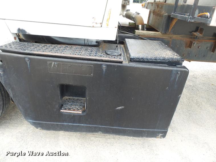 image for item DB7086 1995 Ford L9000 fertilizer truck