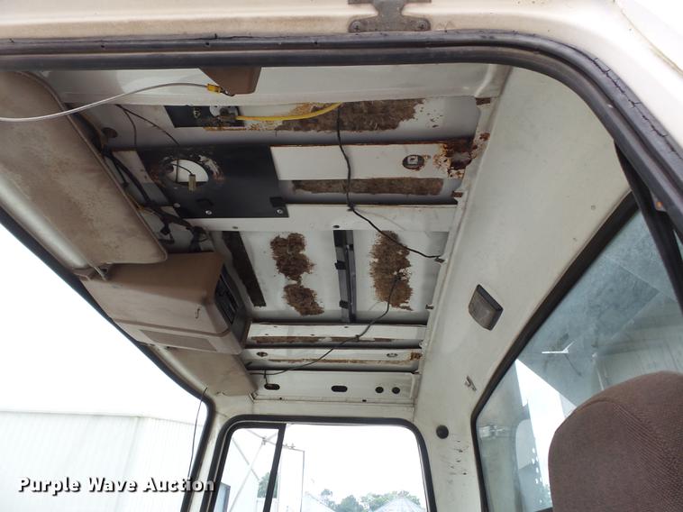 image for item DB7086 1995 Ford L9000 fertilizer truck