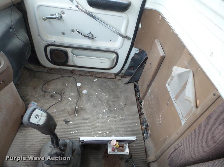 image for item DB7086 1995 Ford L9000 fertilizer truck