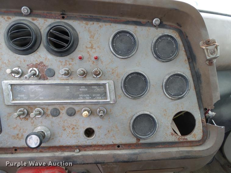 image for item DB7086 1995 Ford L9000 fertilizer truck