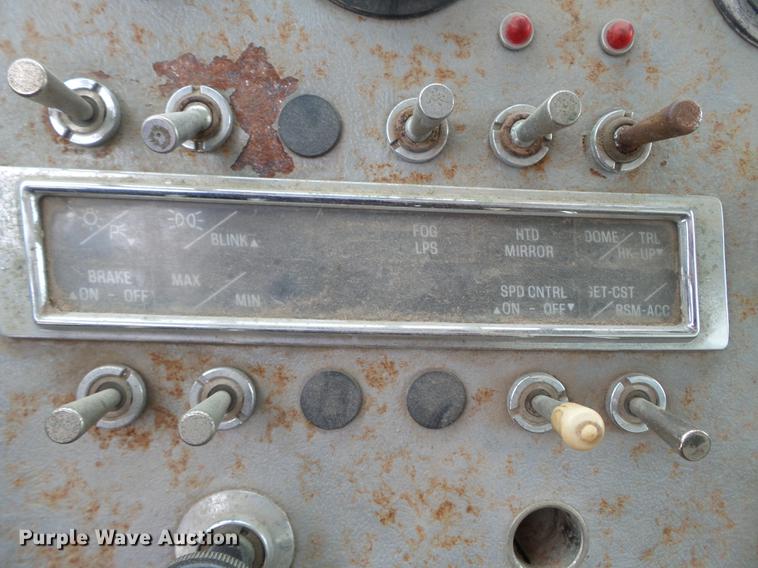 image for item DB7086 1995 Ford L9000 fertilizer truck