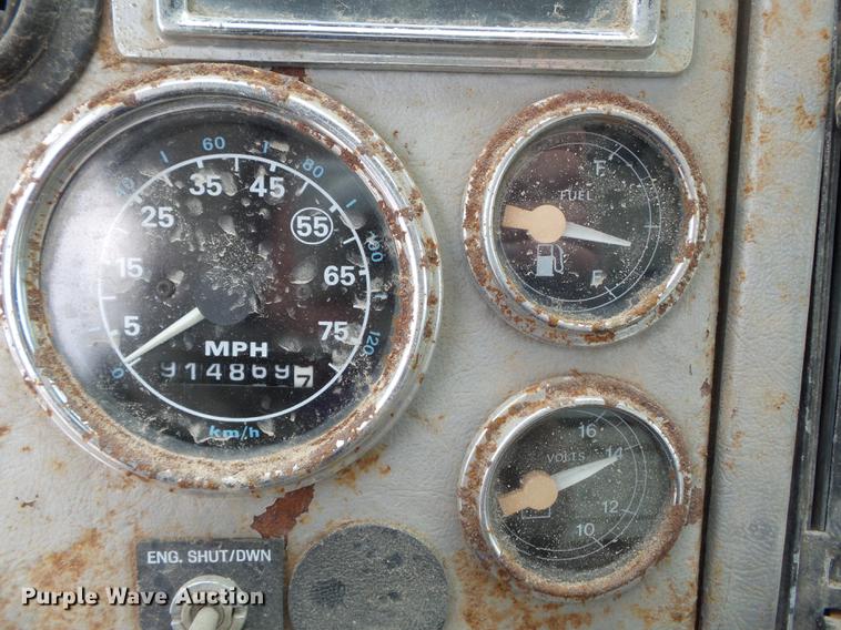 image for item DB7086 1995 Ford L9000 fertilizer truck