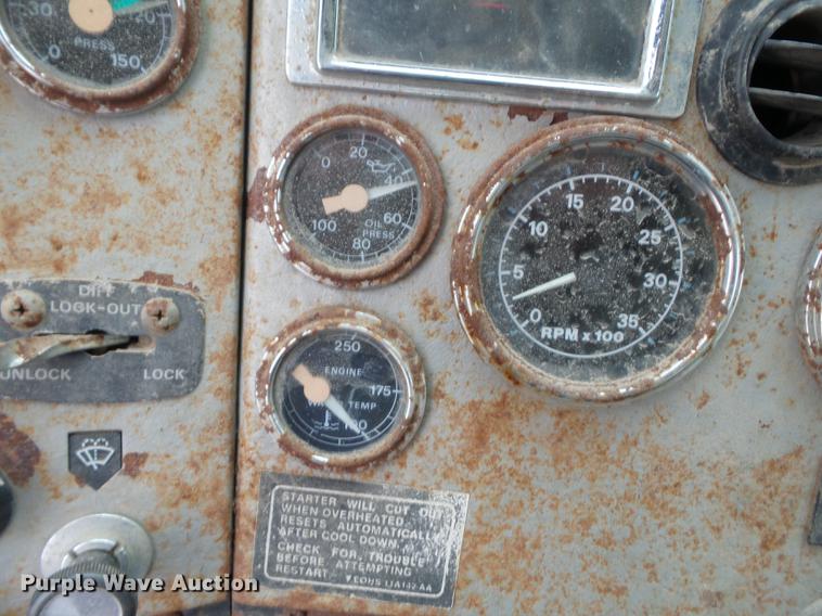 image for item DB7086 1995 Ford L9000 fertilizer truck