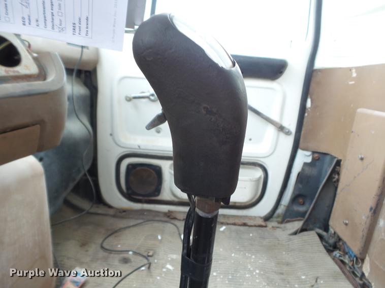 image for item DB7086 1995 Ford L9000 fertilizer truck