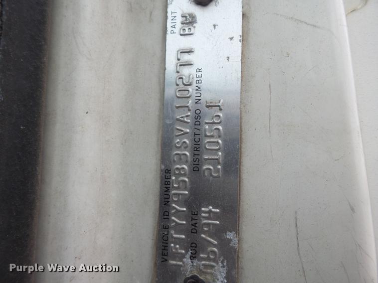 image for item DB7086 1995 Ford L9000 fertilizer truck