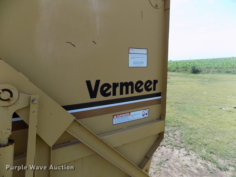 image for item DB9227 Vermeer 605G round baler