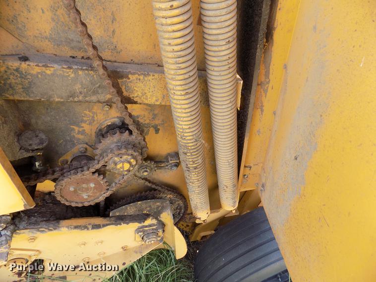 image for item DB9227 Vermeer 605G round baler