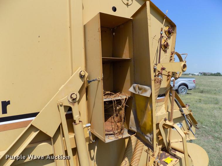 image for item DB9227 Vermeer 605G round baler