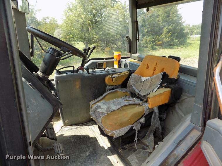 image for item DB9228 1992 Case 7120 Magnum tractor