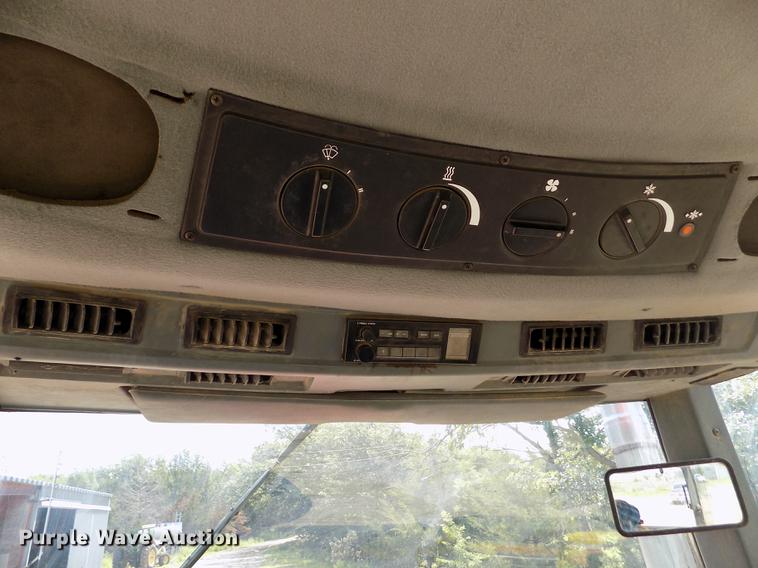 image for item DB9228 1992 Case 7120 Magnum tractor