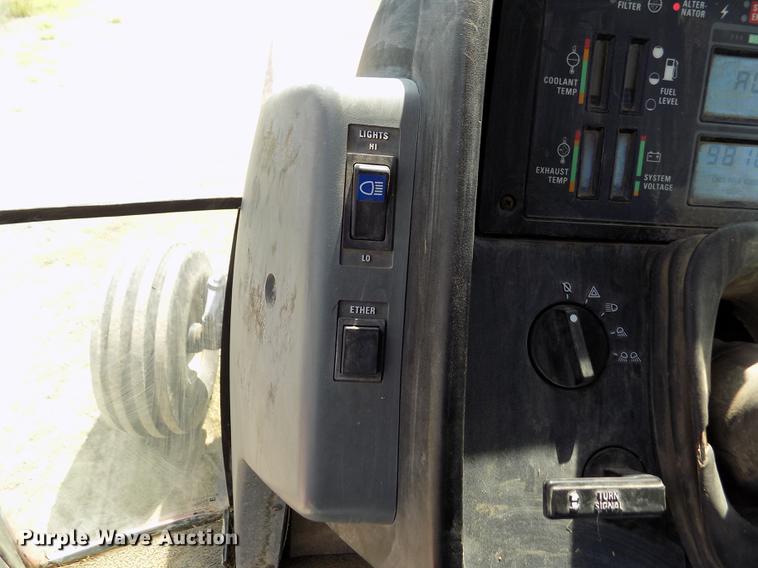 image for item DB9228 1992 Case 7120 Magnum tractor