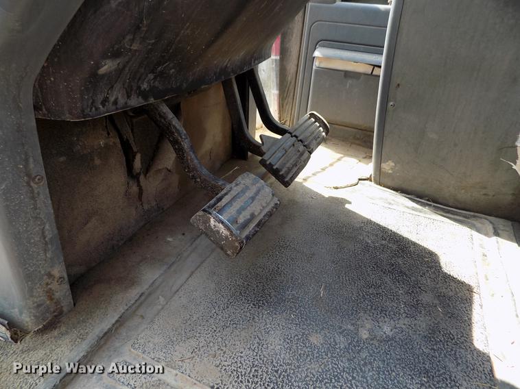 image for item DB9228 1992 Case 7120 Magnum tractor