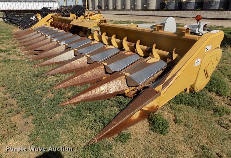 image for item DB9246 1999 Caterpillar 1230 corn head