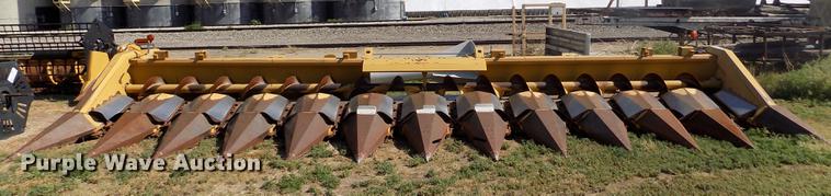 image for item DB9246 1999 Caterpillar 1230 corn head