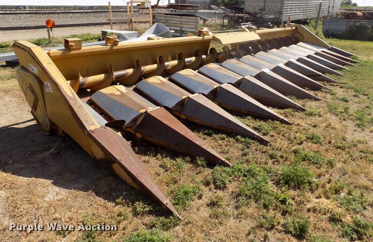 image for item DB9246 1999 Caterpillar 1230 corn head