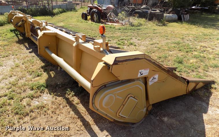 image for item DB9246 1999 Caterpillar 1230 corn head